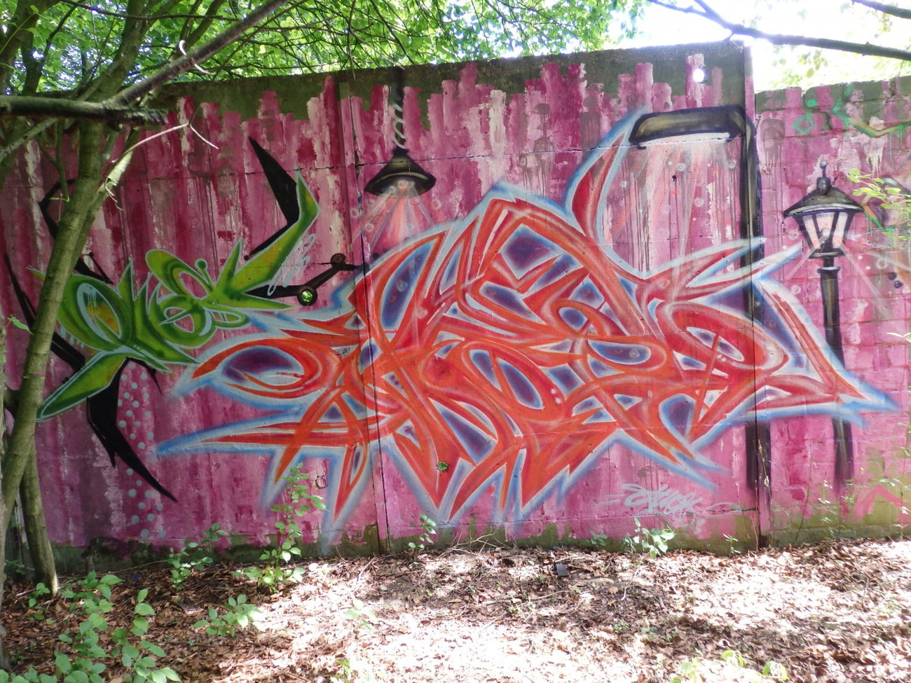 Graffiti Wall - Photo by quester