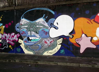 Graffiti Wall - Photo by qumi - qumi, curly, stooges (2014)