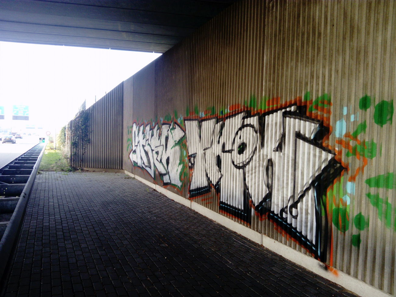 Graffiti Wall - Photo by qwerty123