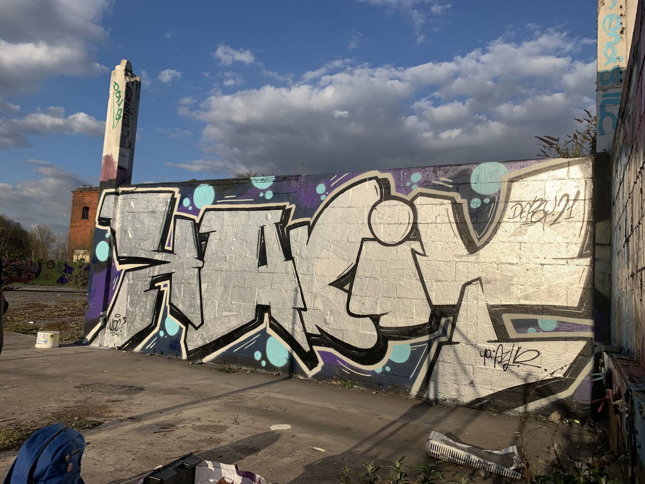 Graffiti Wall - Photo by qwerty123 - ☮️Azler