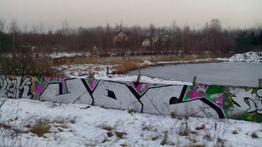 Graffiti Wall - Photo by qwerty123