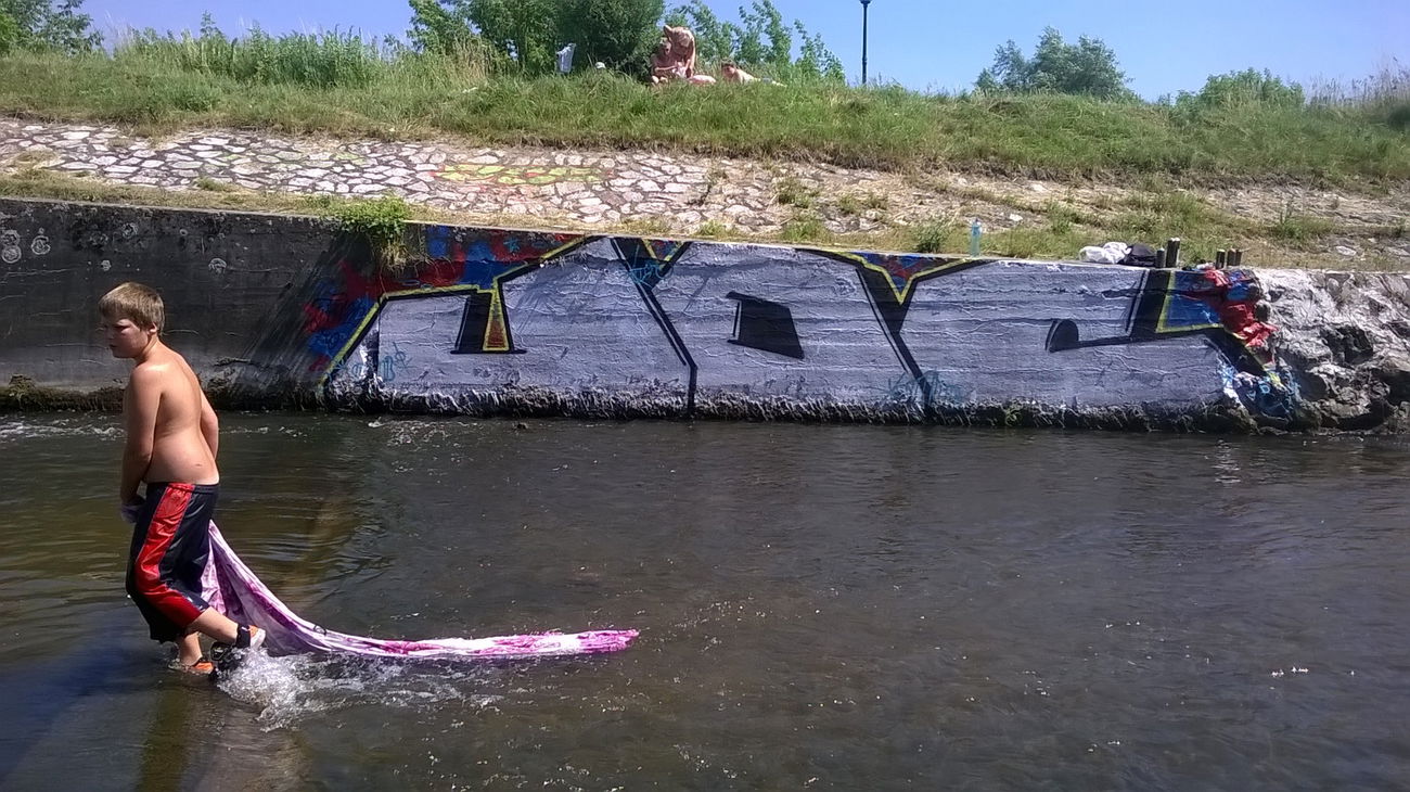 Graffiti Bombing - Photo by qwerty123