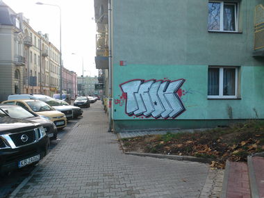 Graffiti Bombing - Photo by qwerty123 - trowup (2014)