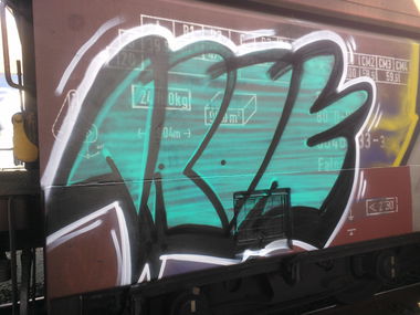 Graffiti Train - Photo by qwerty123 - trowup