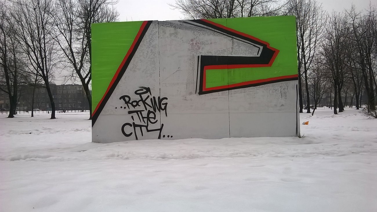 Graffiti Bombing - Photo by qwerty123 - UDC'SCREW (2015)