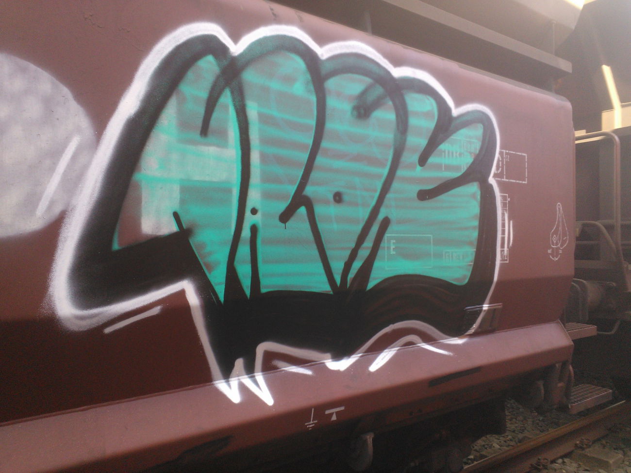 Graffiti Train - Photo by qwerty123 - trowup (2016)
