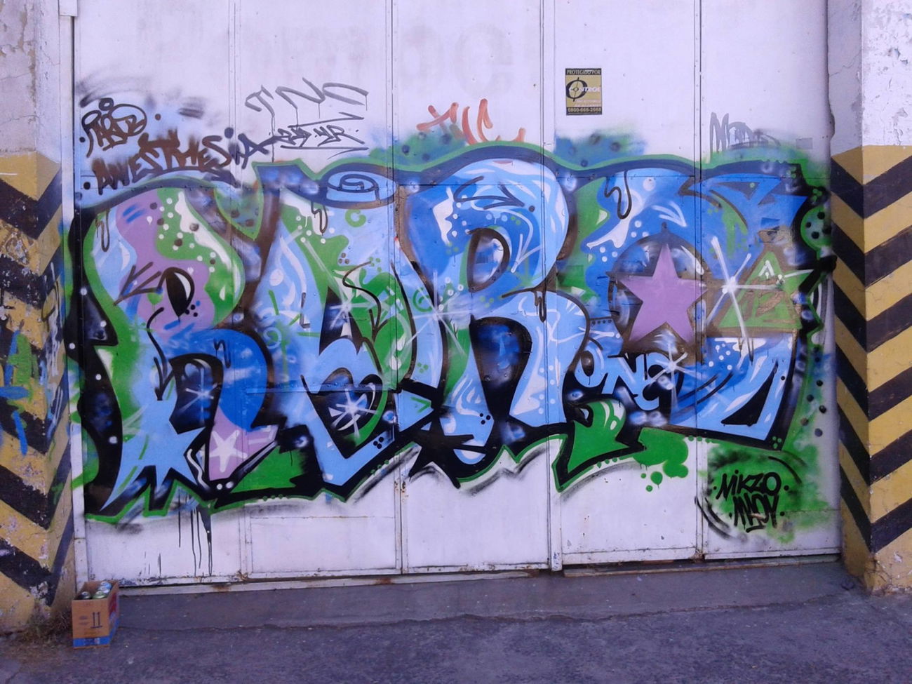 Graffiti Wall - Photo by raroking