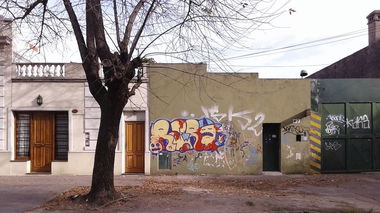 Graffiti Wall - Photo by raroking