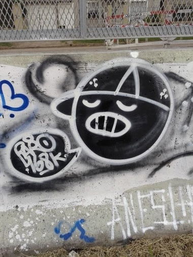 Graffiti Wall - Photo by raroking