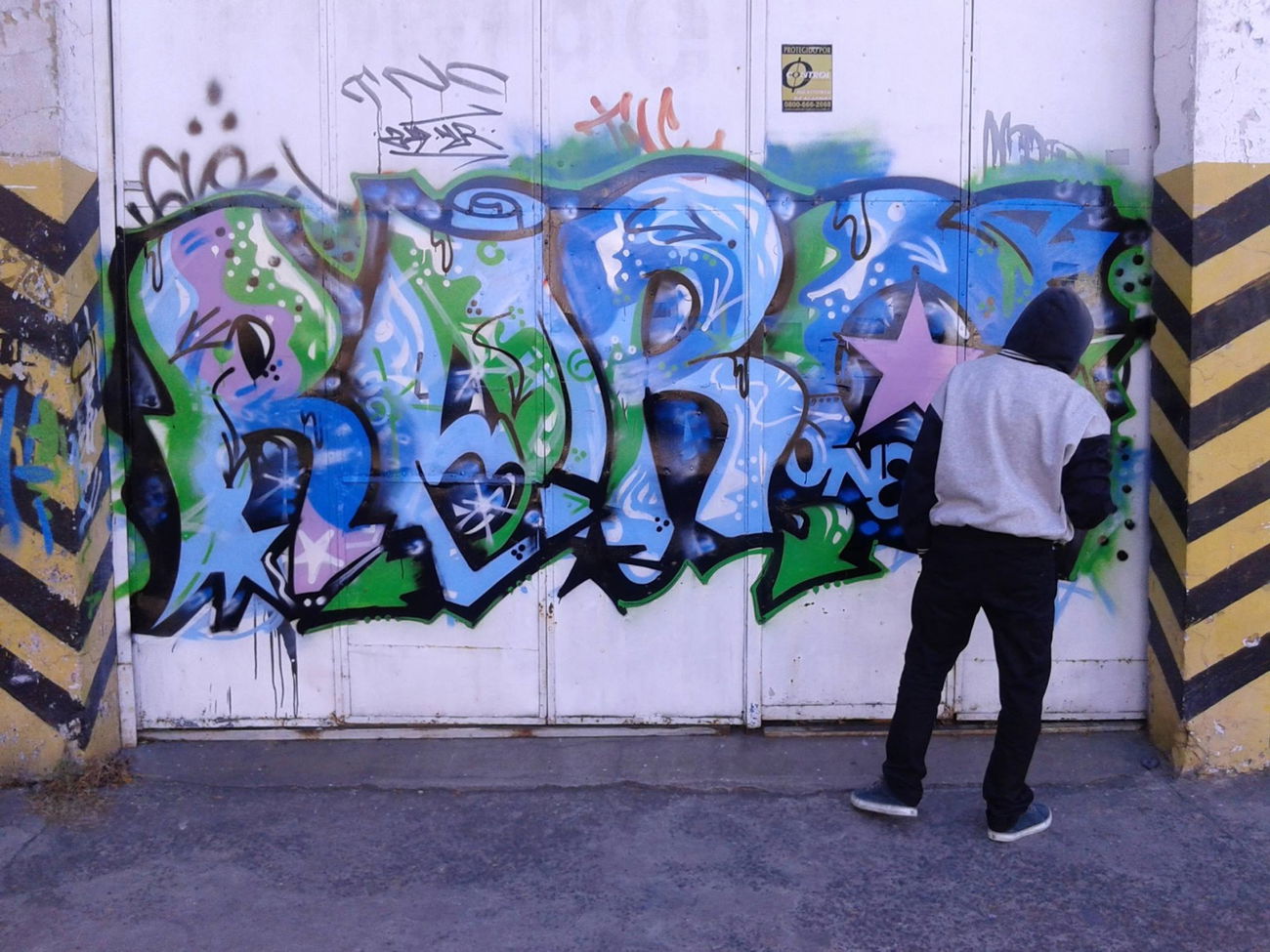 Graffiti Wall - Photo by raroking