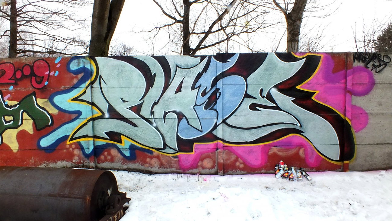 Graffiti Wall - Photo by rasexone1 - rase (2013)
