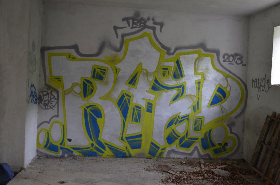 Graffiti Wall - Photo by raydtrb