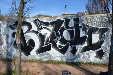 Graffiti Wall - Photo by raydtrb