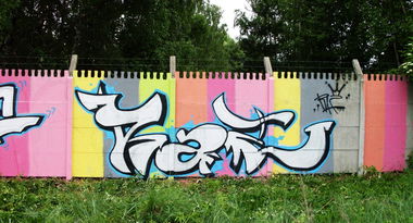 Graffiti Wall - Photo by raz