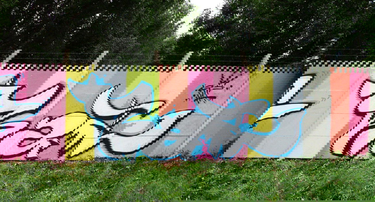 Graffiti Wall - Photo by raz