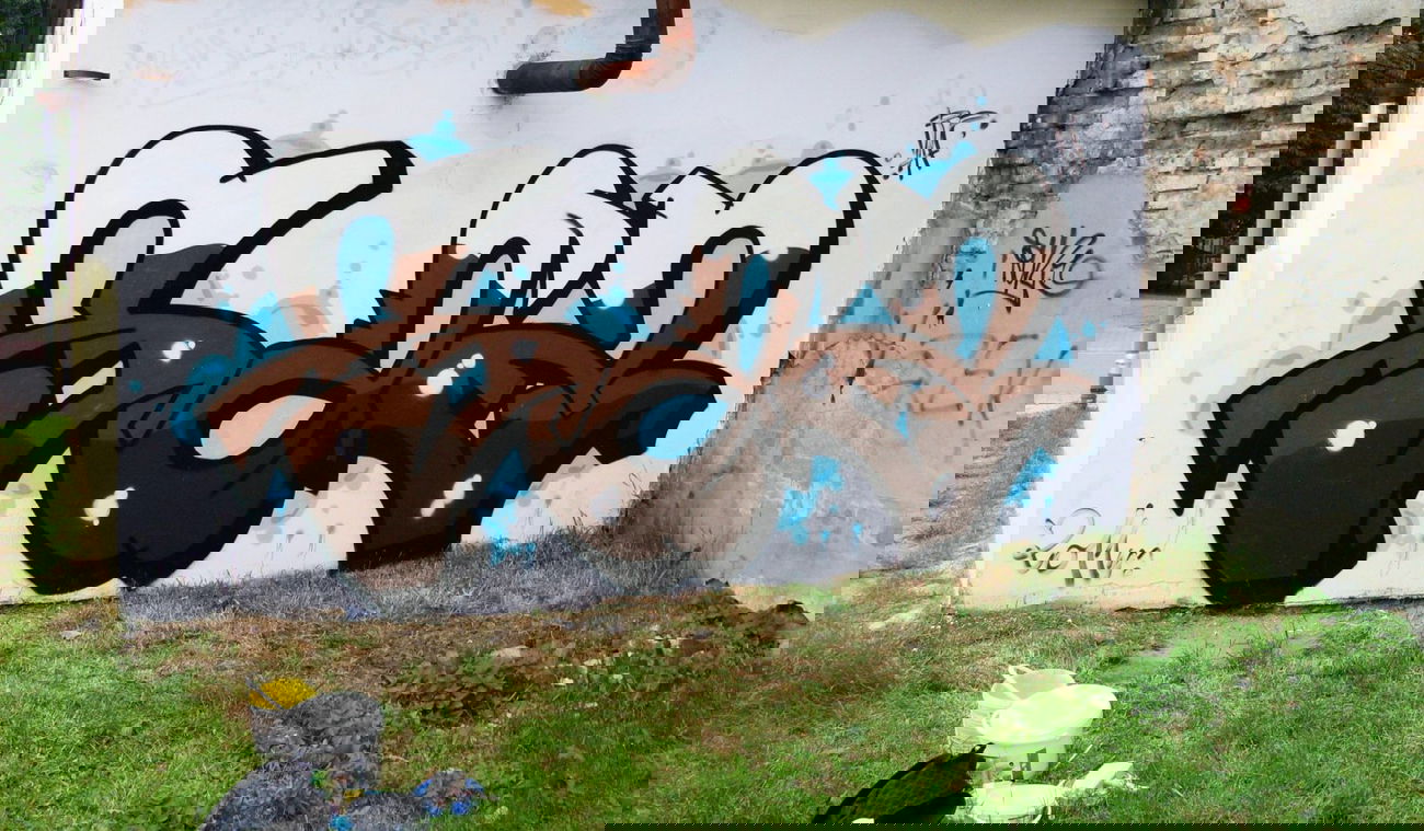 Graffiti Wall - Photo by raz