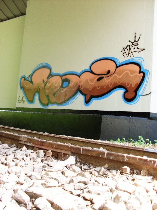 Graffiti Wall - Photo by raz