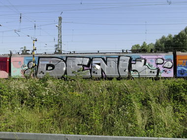 Graffiti Wall - Photo by real2real - denk, trash (2014)