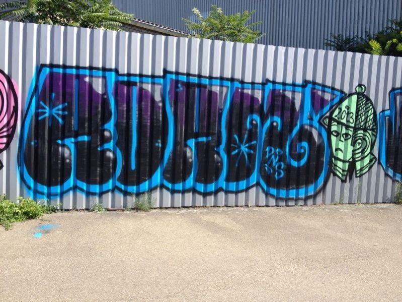 Graffiti Bombing in Frankfurt - Photo by rebels069 - roam