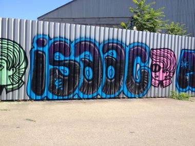 Graffiti Bombing in Frankfurt - Photo by rebels069 - isaac, isac