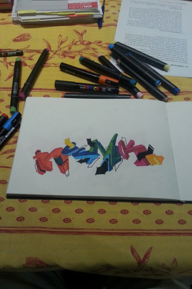 Graffiti Sketch - Photo by renkone (2014)