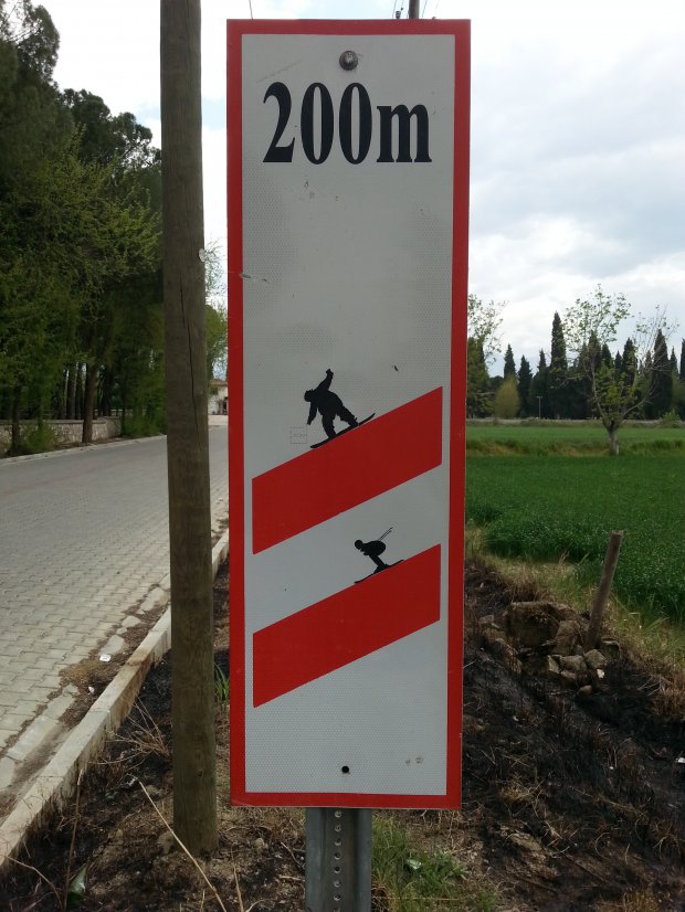 Graffiti Street Art - Photo by renkone (2014)