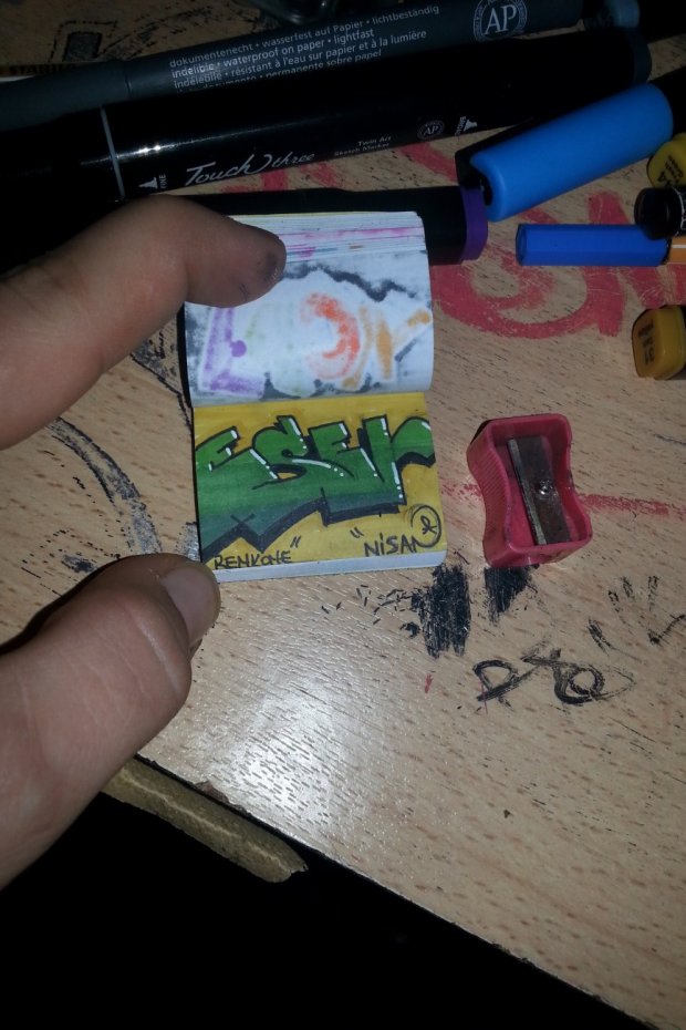 Graffiti Sketch - Photo by renkone