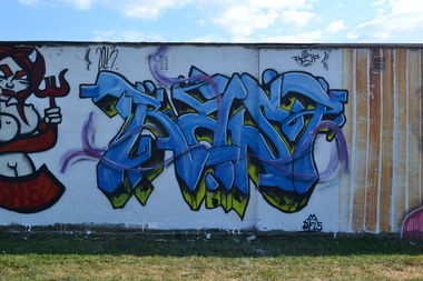 Graffiti Wall - Photo by resp