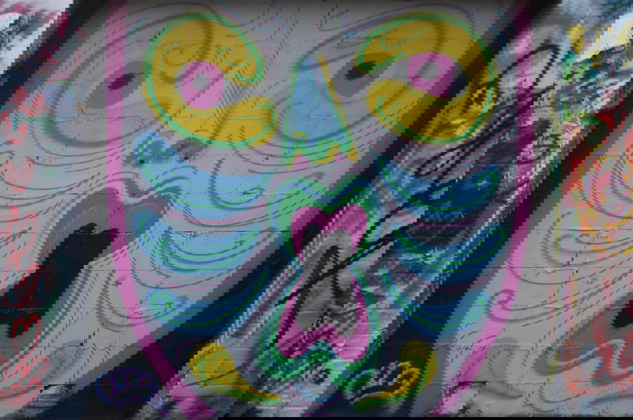 Graffiti Street Art - Photo by restlessleg - nuna (2012)