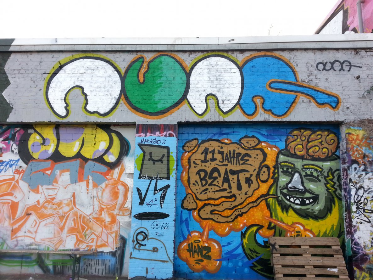 Graffiti Wall - Photo by restlessleg - nuna (2014)