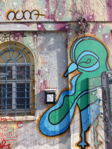 Graffiti Street Art in Oberhausen - Photo by restlessleg - nuna (2014)