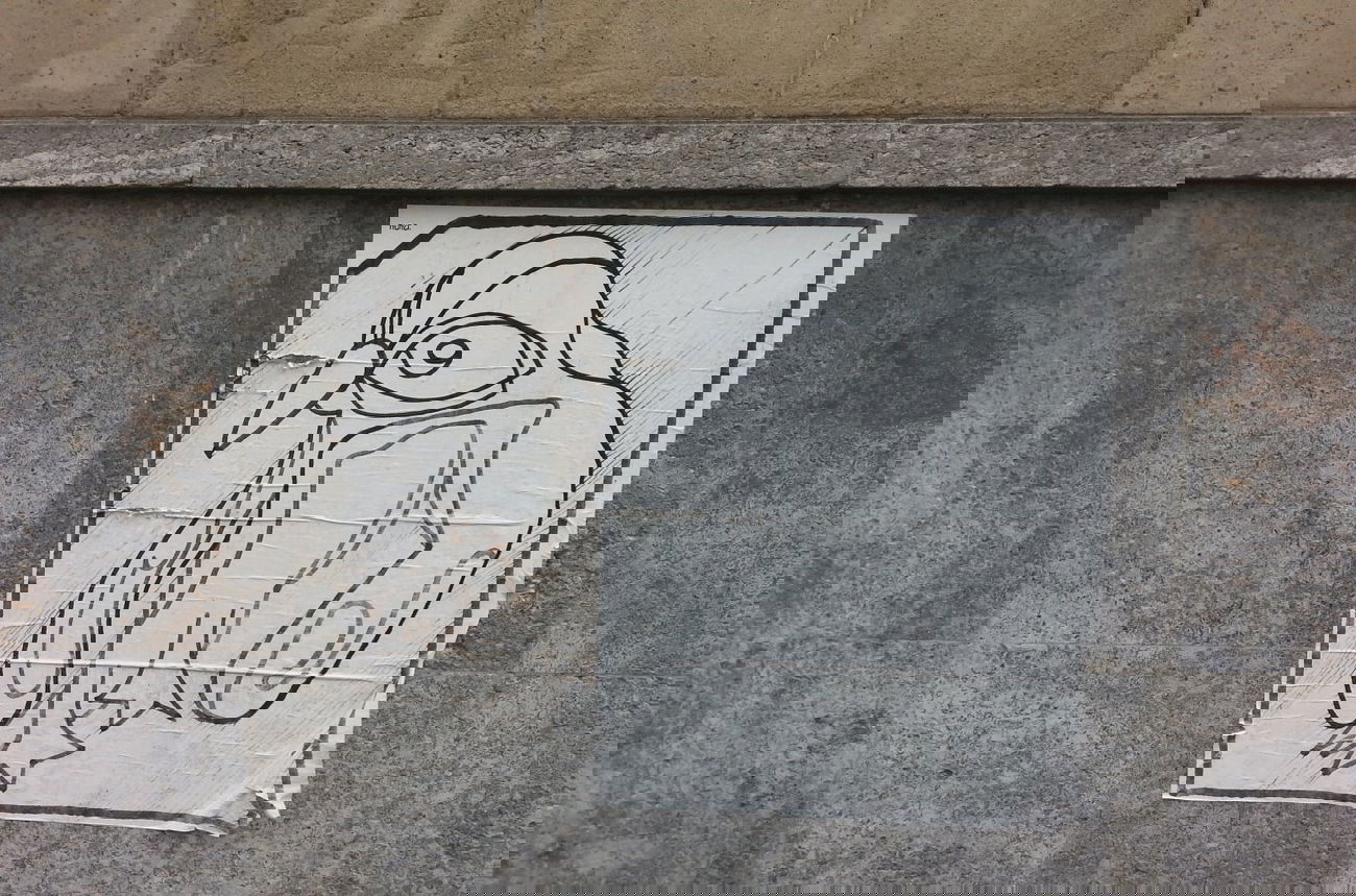 Graffiti Street Art - Photo by restlessleg - nuna (2010)