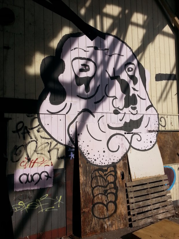 Graffiti Street Art - Photo by restlessleg - nuna (2014)