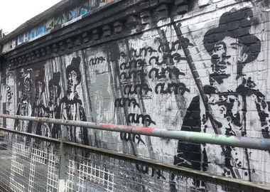 Graffiti Street Art - Photo by restlessleg - nuna (2014)