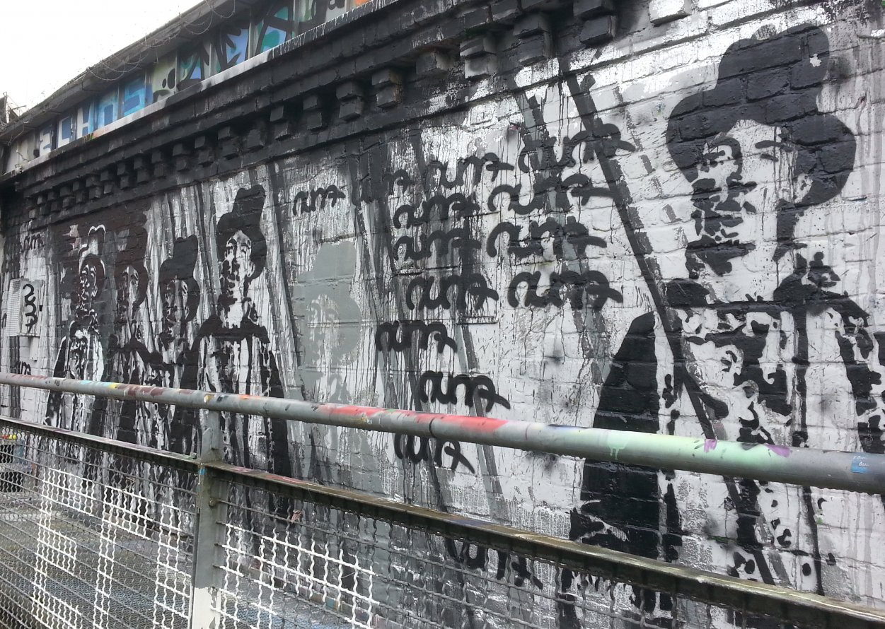 Graffiti Street Art - Photo by restlessleg - nuna (2014)