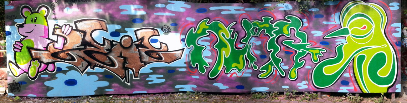 Graffiti Wall - Photo by restlessleg - zeig, nuna (2015)