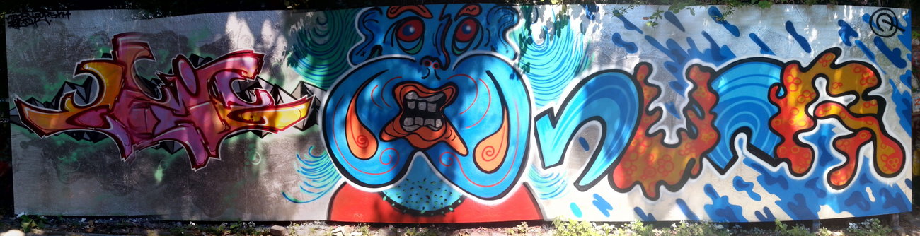 Graffiti Photo by restlessleg - zeig, nuna (2015)