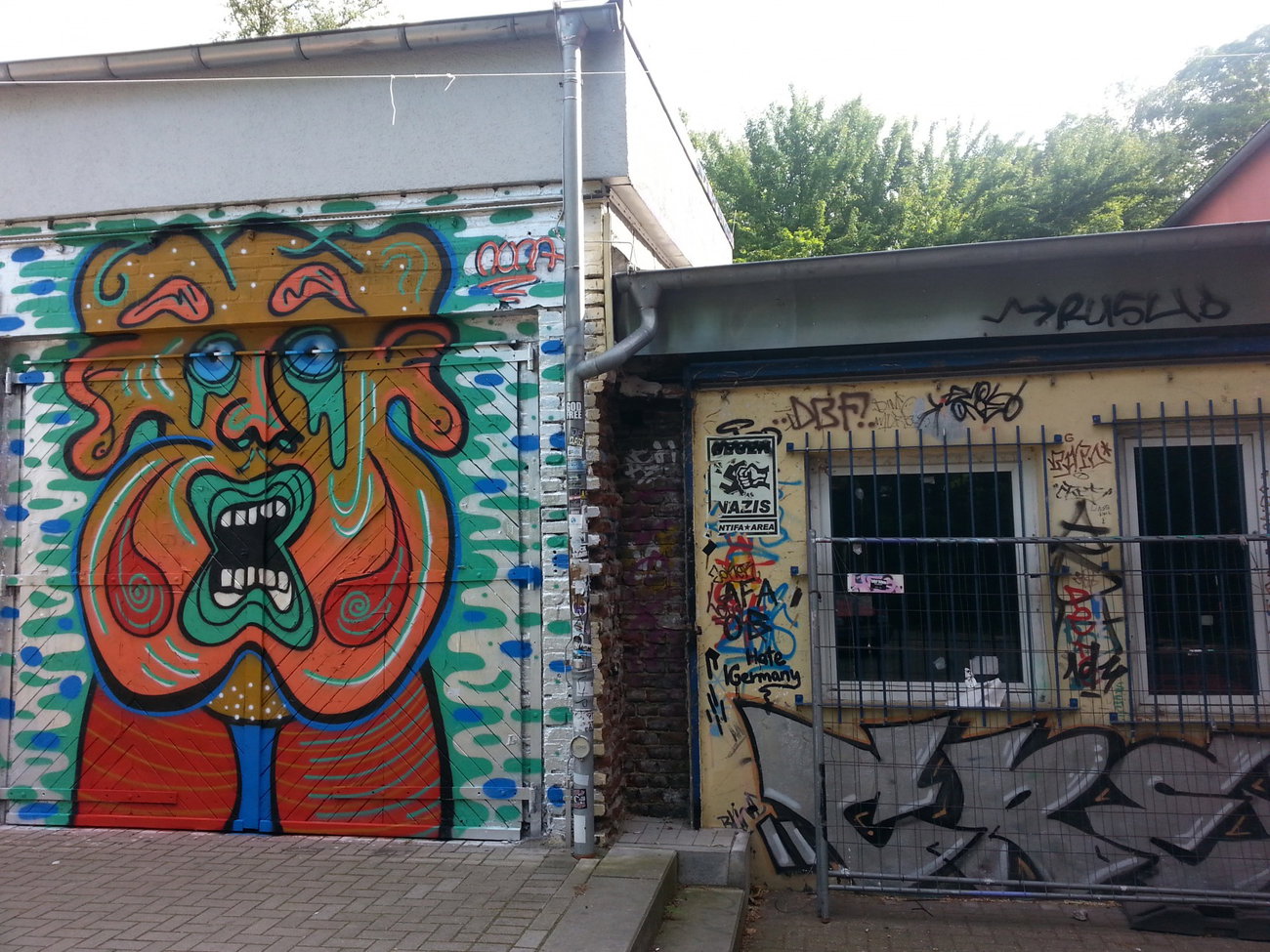 Graffiti Wall - Photo by restlessleg - nuna (2015)