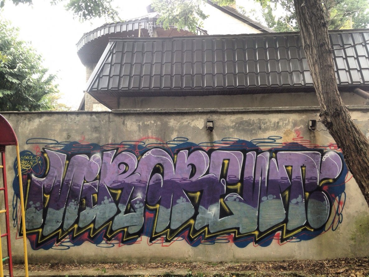 Graffiti Wall in Simferopol - Photo by rewt1 - rewt (2013)