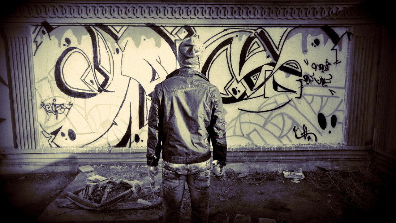 Graffiti Wall in Iran - Photo by rezarioter - persian, persianletters, persianstyle