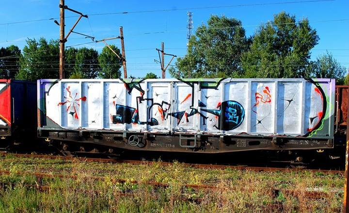 Graffiti Train - Photo by ribse - Esbir, BN