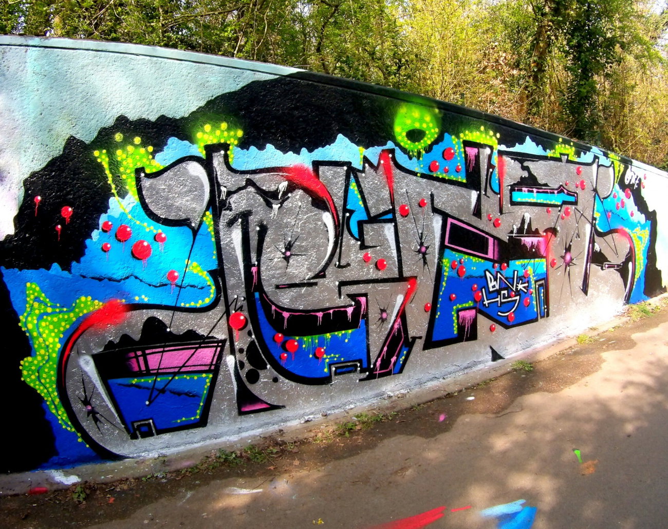 Graffiti Wall - Photo by ribse - BN