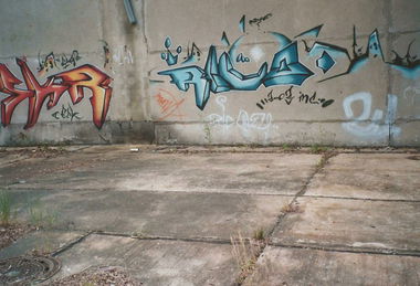 Graffiti Bombing in Berlin - Photo by ricoe21 - SKR, Rico (2003)