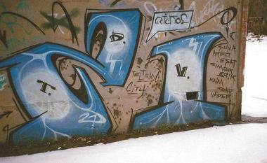 Graffiti Bombing in Berlin - Photo by ricoe21 - 21, TDV, Ricoe (2005)