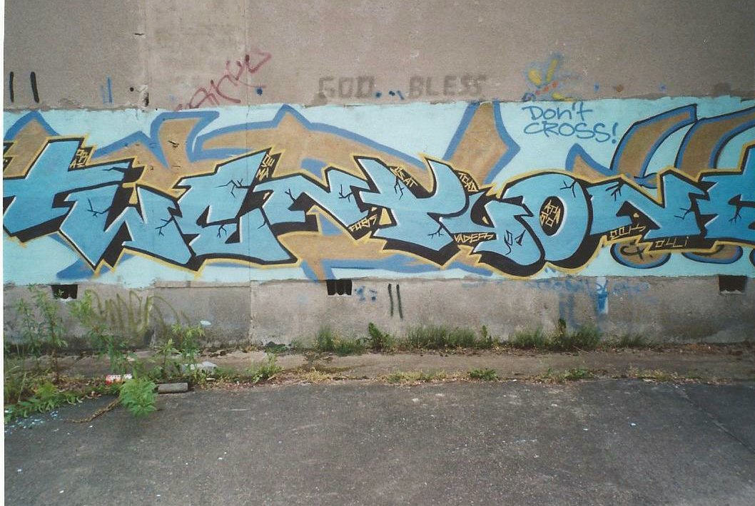 Graffiti Bombing in Potsdam - Photo by ricoe21 - Twentyone (2005)