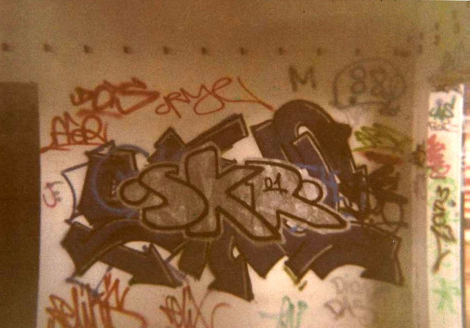 Graffiti Bombing in Berlin - Photo by ricoe21 - SKR (2001)