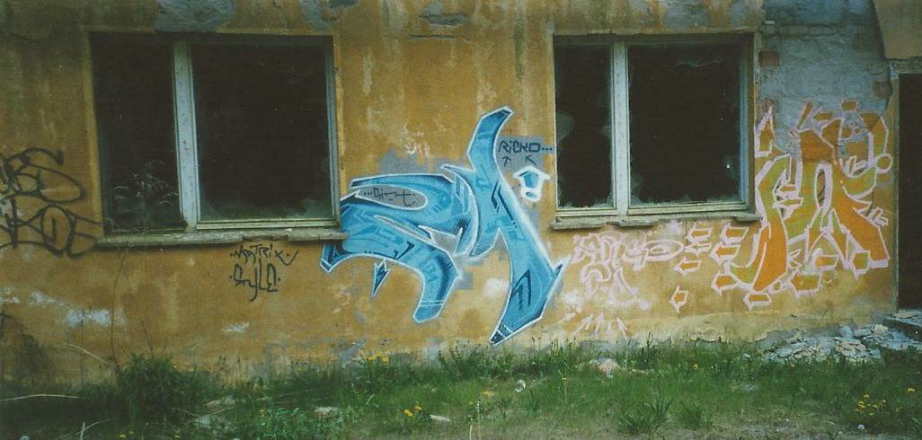 Graffiti Bombing in Kleinmachnow - Photo by ricoe21 - 21, IQ, Fobs (2005)