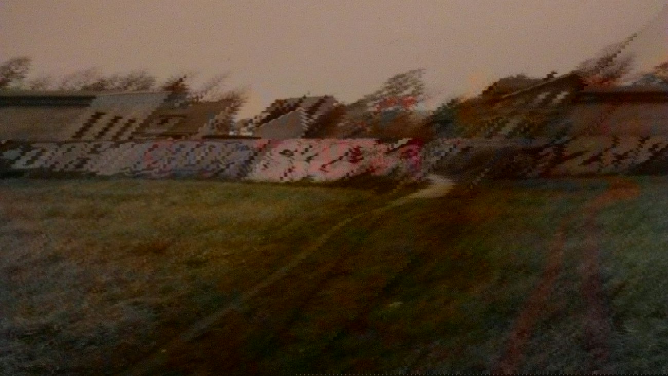 Graffiti Bombing in Stahnsdorf - Photo by ricoe21 - ZDF, DAS, ARD (2000)