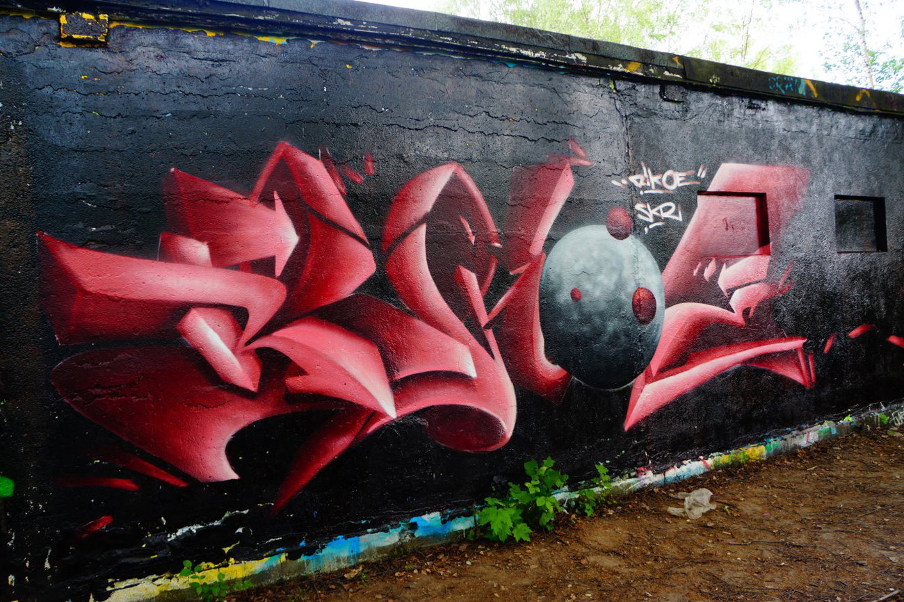 Graffiti Wall in Berlin - Photo by ricoe21 - Ricoe, SKR (2014)