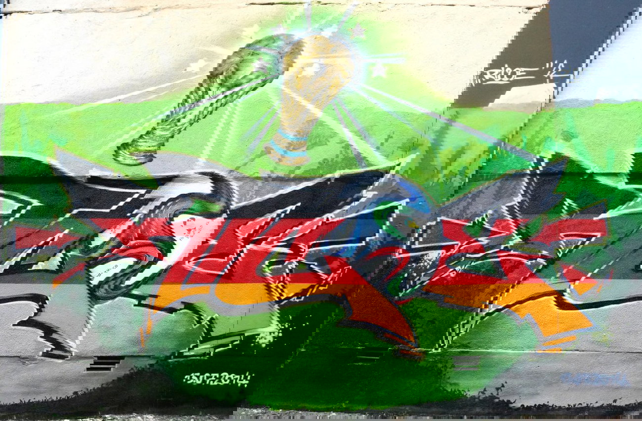 Graffiti Wall in Berlin - Photo by ricoe21 - Ricoe (2014)